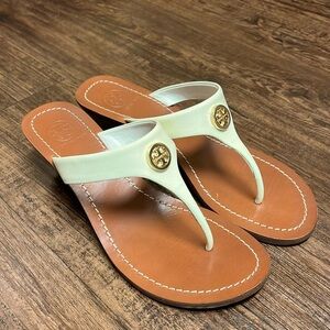 NWOT Tory Burch Cameron Wedge Sandal in Ivory and Gold size 7